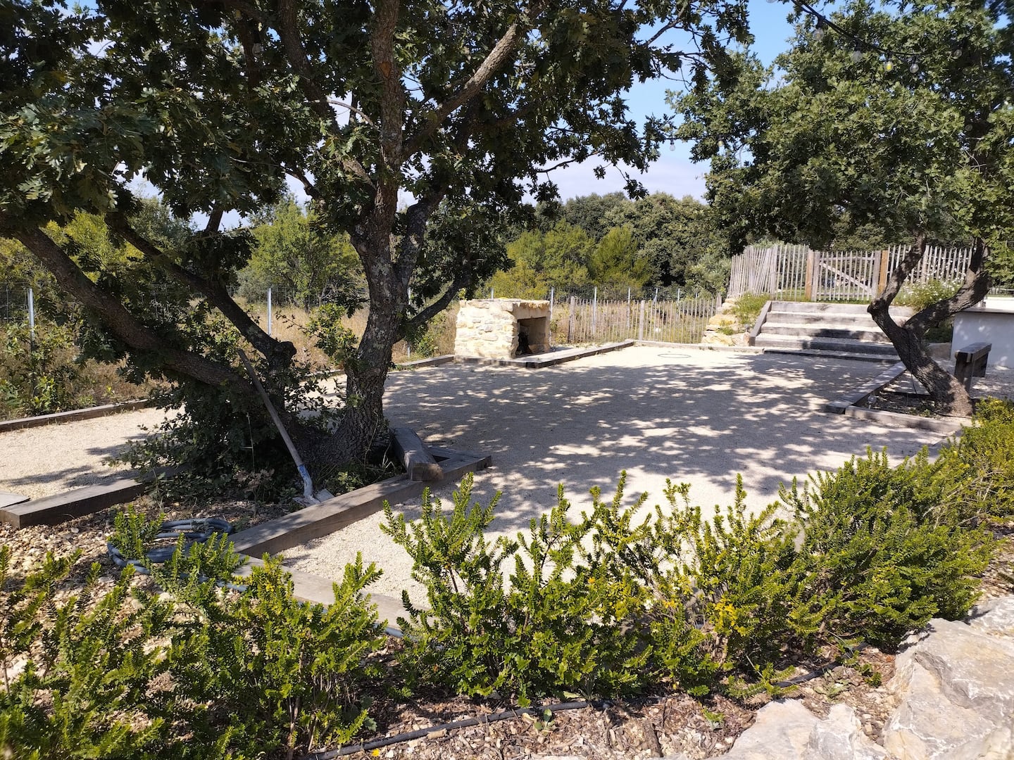 gite-cucuron-terrain-petanque-2