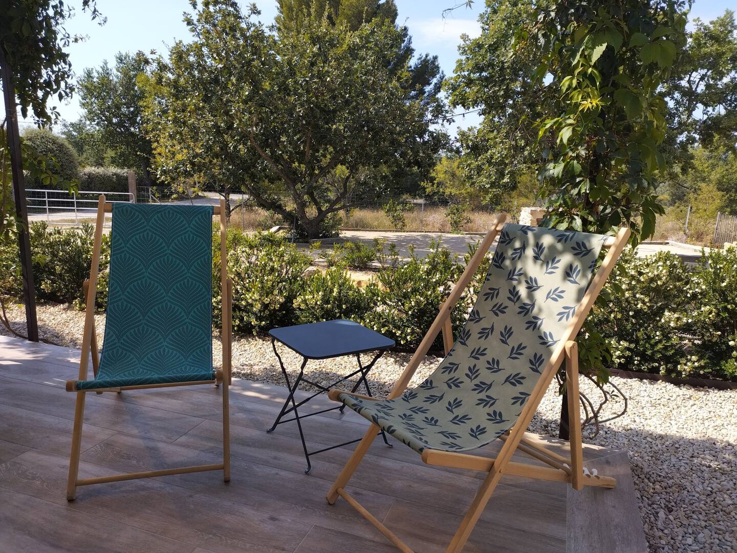 gite-cucuron-terrasse-6
