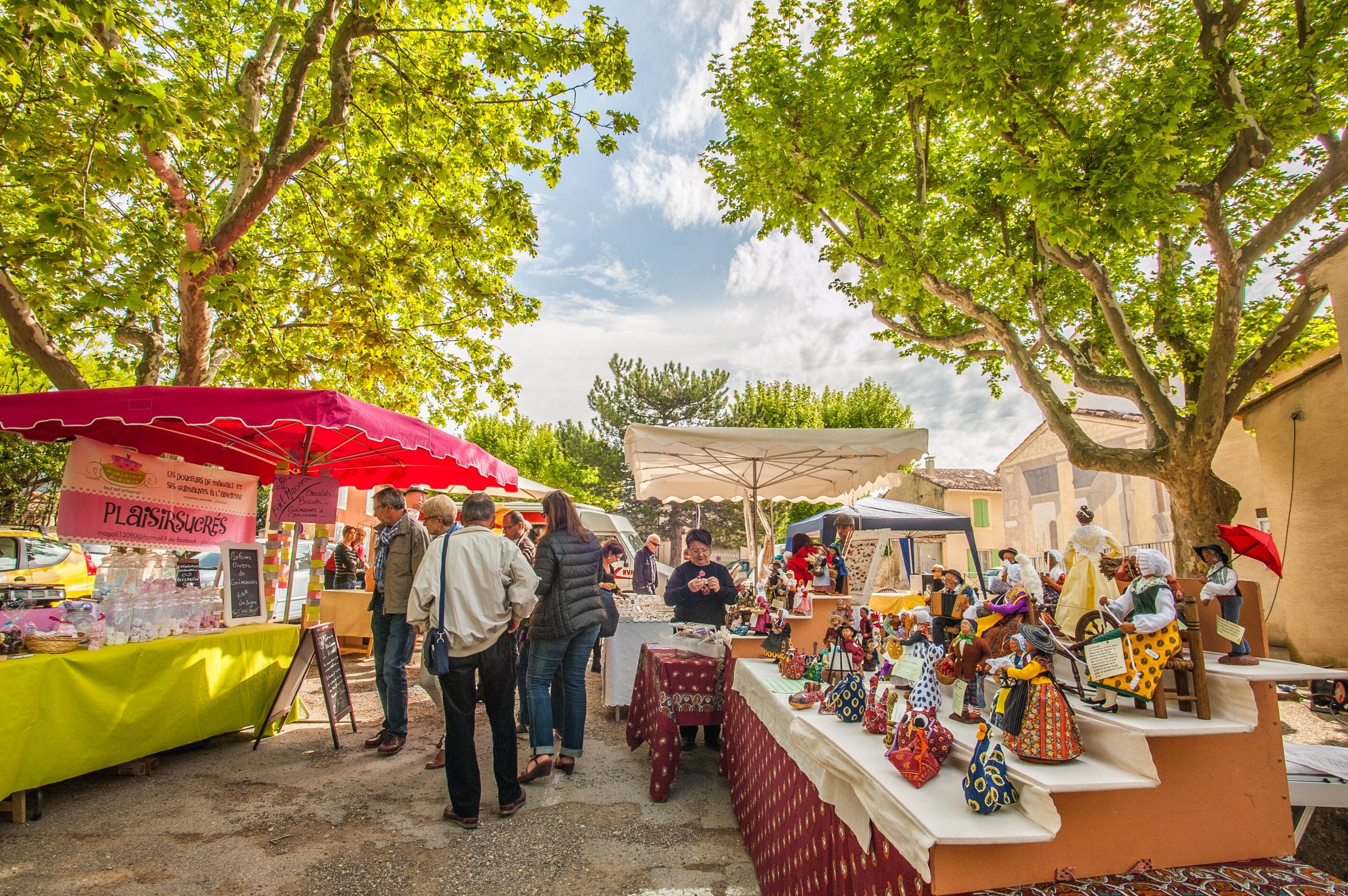 Marché provençal dans le sud Luberon