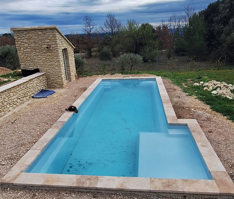 Piscine en cours de construction